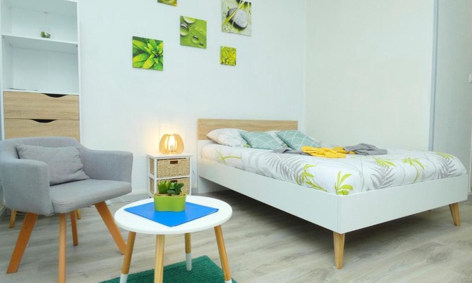 Rochefort Apartment | TOUT CONFORT - LUMINEUX - CENTRE VILLE et PROCHE COMMERCES