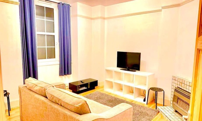 Riverside Apartment | Tower Bridge! Immaculate One Bed