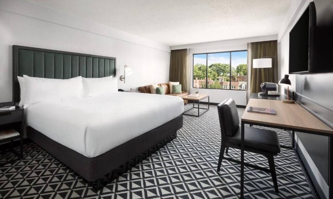 Brookline Hotel | Tower King at Arcadian Hotel! Onsite Dining, Near Fenway Park!