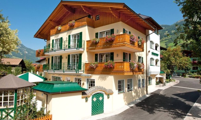 Dorfgastein Hotel | Tower suite with whirlpool, air-jet shower, 2 floors - Römerhof, Landhotel