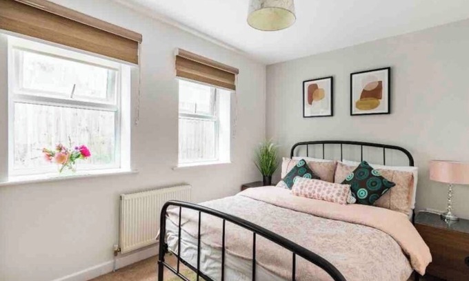 Bournemouth City Centre House | Town center white house