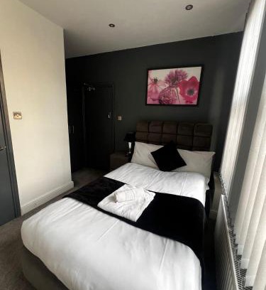 Barnstaple House | Town Centre En Suite Room 1