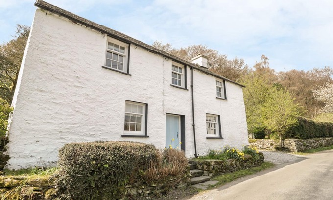 Penny Bridge Cottage | TOWN END FARMHOUSE, family friendly, with open fire in Newby Bridge