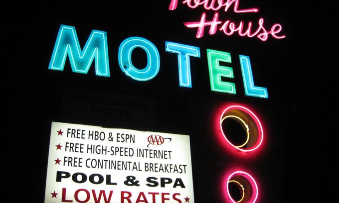 Lancaster Hotel | Town House Motel