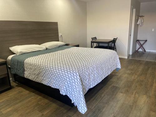 Sanger Hotel | Town House Motel