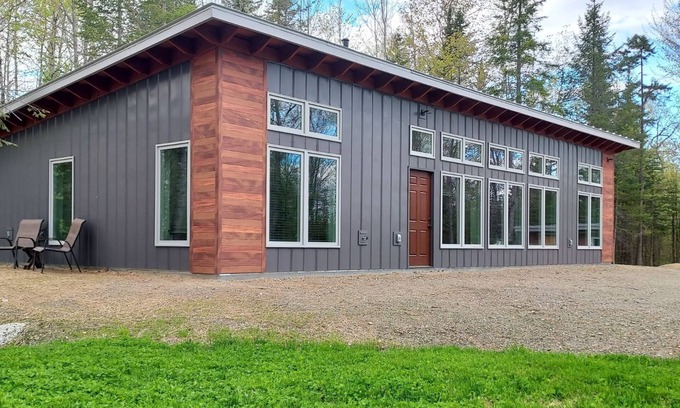 New Vineyard House | Town-line Retreat Entire home in New Vineyard, In the mountains of Western Maine