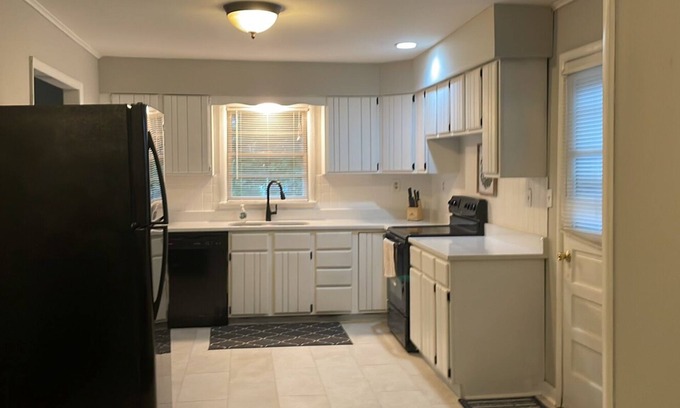 Newtonville Apartment | Town of Colonie Home w/deck and yard, I-87 closeby, 40 min to Saratoga