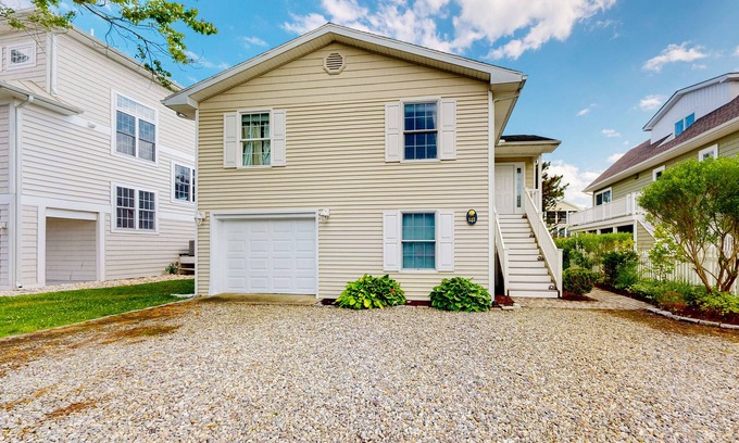 South Bethany Harbor House | Town of South Bethany Beach home with sunroom and water views - dogs ok