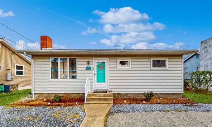South Bethany Harbor House | Town of South Bethany waterfront home with boat ramp - 5-min walk to beach