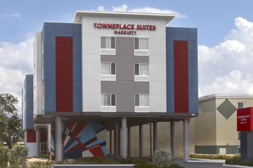 Fairoaks Manhattan Manor Hotel | TownePlace Suites by Marriott Tampa South