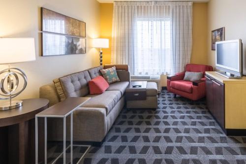 Murlin Heights Hotel | TownePlace Suites Dayton North