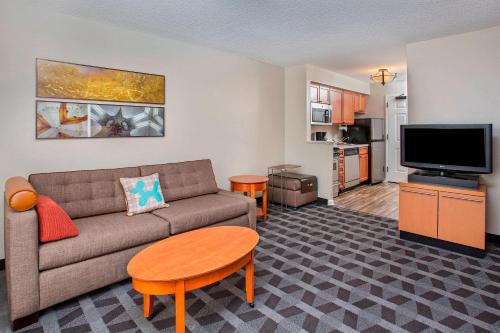 Ashley Oaks Hotel | TownePlace Suites Knoxville Cedar Bluff