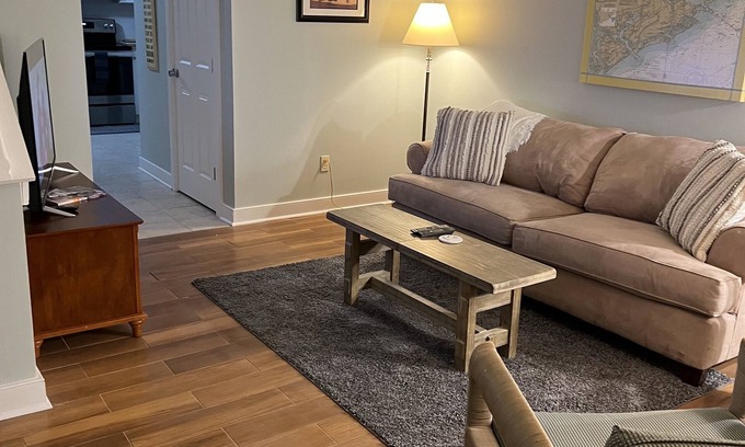 West Ashley House | Townhome 4 miles to Downtown Charleston
