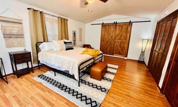 Elizabethton Condo | Townhome in Elizabethton, TN near Tweetsie Trail