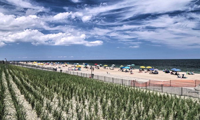 Bethany Beach Apartment | Townhome w/Outdoor Shower < 1 Mile to Downtown
