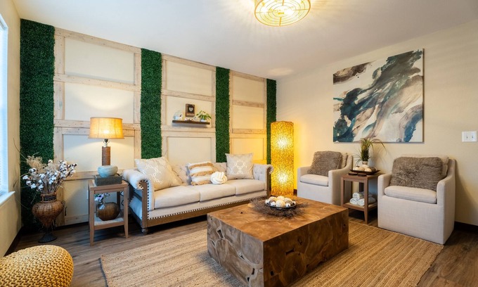 Springdale House | Townhome with a peaceful, soothing vibe, featuring KING and QUEEN size beds