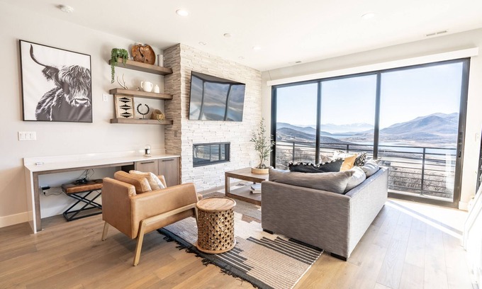 Hideout House | Townhome with Spectacular views of Lake and mountains, Sleeps 7