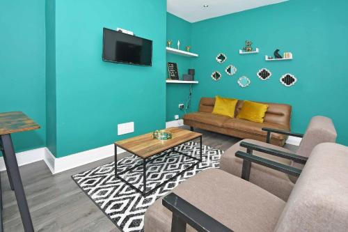 Crewe House | Townhouse @ 202 Walthall Street Crewe