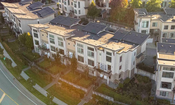 Guildford House | Townhouse (Above) with Amazing Killer Mountain Views