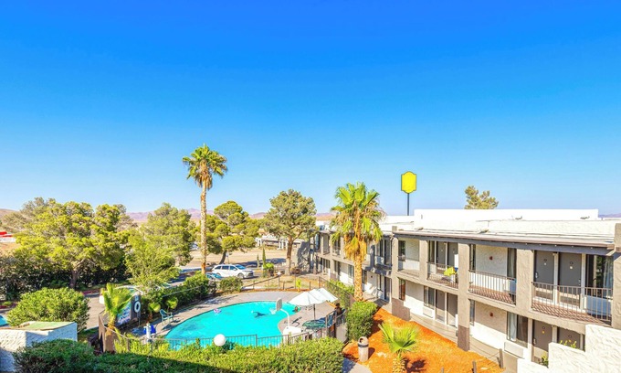 Barstow Hotel | Townhouse Barstow On Historic Route 66 CA I 15