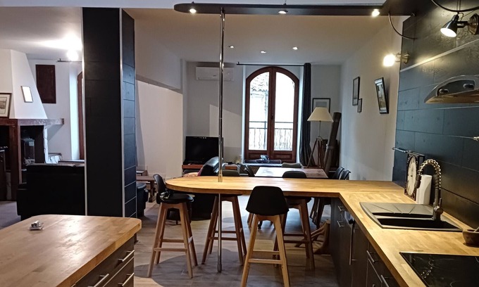 Saint-Nazaire-d'Aude House | Townhouse near the Canal du Midi