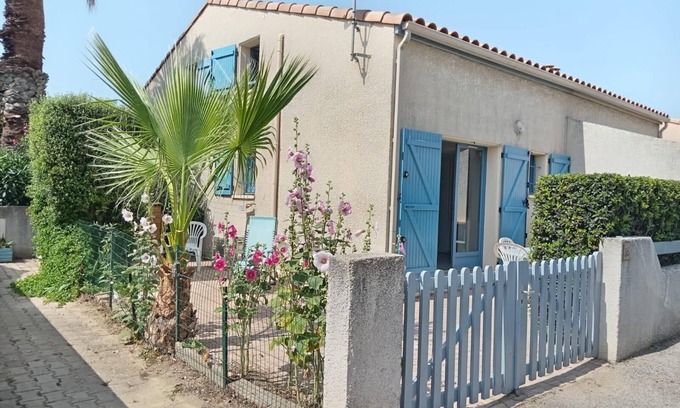 Sainte-Marie-la-Mer House | Townhouse with terrace, 6min walk to the beach