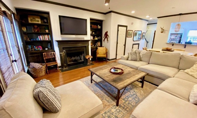 Greenville Downtown Cottage | Townhouse in the West End steps from everything! Main St, Falls Park, Baseball