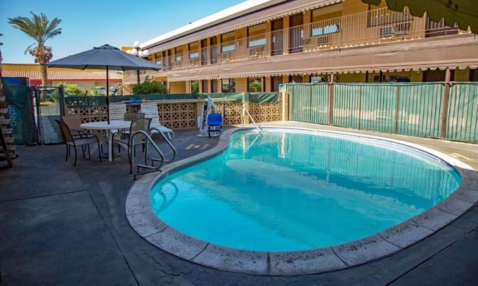 Brawley Hotel | Townhouse Inn and Suites
