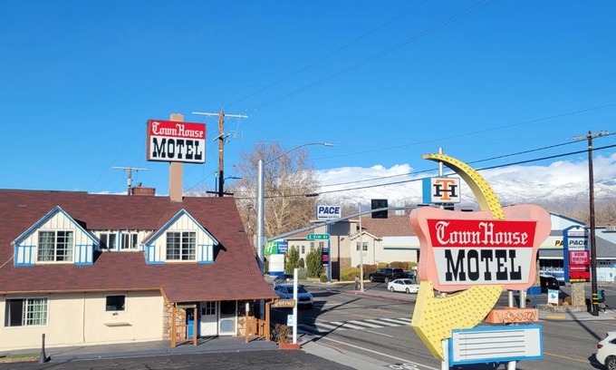 Bishop Hotel | Townhouse Motel
