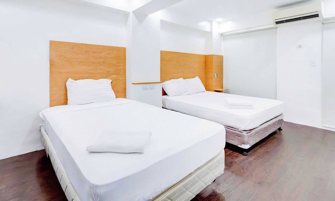 Valenzuela Hotel | Townhouse Oak BRBlock Boutique & Residences, Kalayaan Avenue, Near Ayala Mall, Poblacion, Makati, Manila