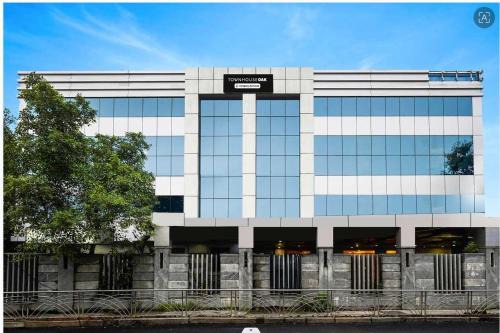 Shillong Hotel | Townhouse Oak Rynjah Market Formerly Classic Comfort Hotel