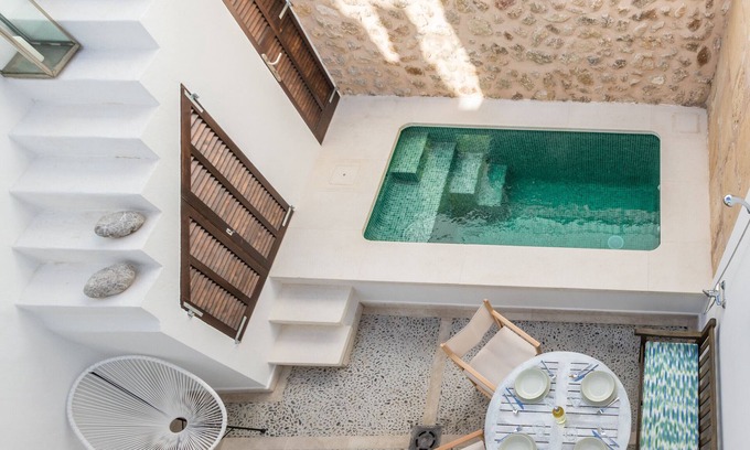 Pollensa Ski Chalet | Townhouse On the rocks By home villas 360