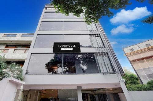 Delhi Hotel | Townhouse Preet Vihar Metro Station