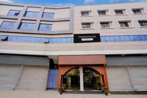 Nashik Hotel | Townhouse Skyboat XLO Point
