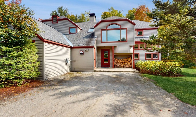 Stratton Mountain House | Townhouse w/hot tub, fireplace, shuttle, wifi, w/d, community sports club