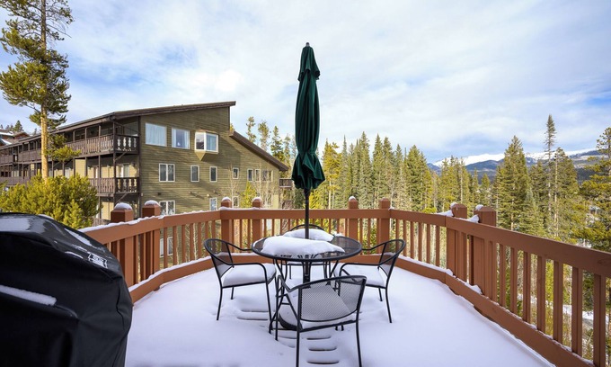 Bear Crossing House | Townhouse w/hot tub & mountain views
