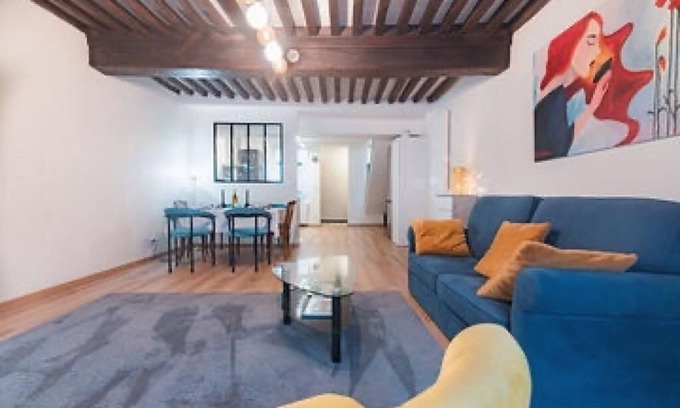 Tournus House | Townhouse with covered interior courtyard