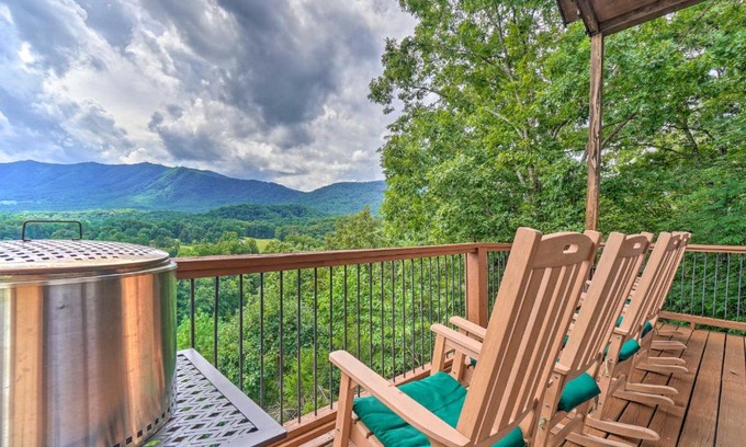 Townsend House | Townsend Retreat with Deck and Private Hot Tub!