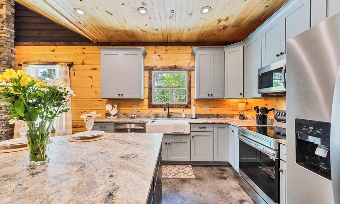 Walland Cabin | Townsend - River's Cabin - 2 bedroom - Sleeps 8