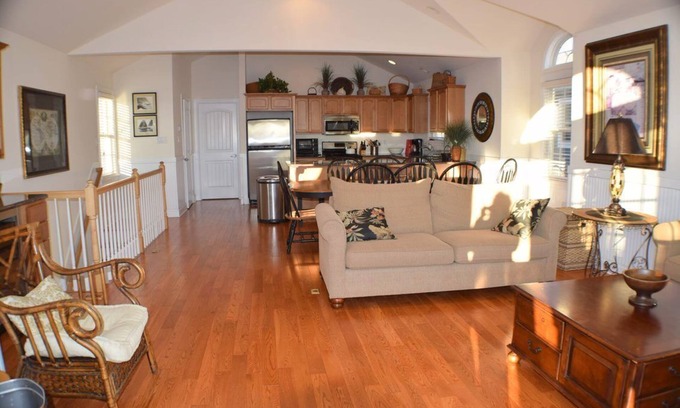 Townsend's Inlet Condo | Townsends Inlet Beachblock - 9 unit private community with a shared POOL!