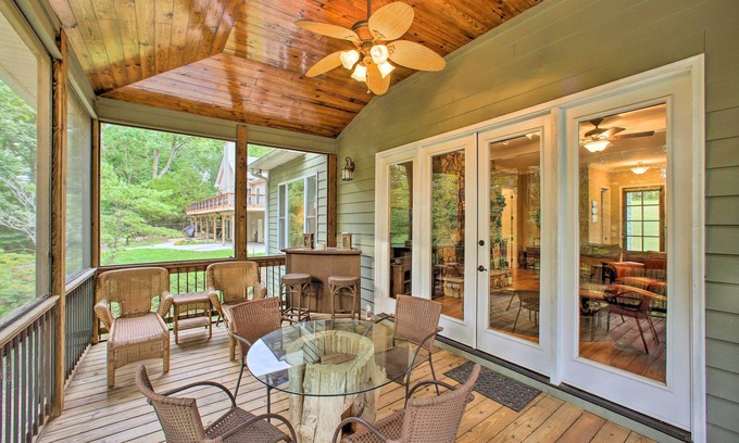 Townville Cottage | Townville Lakefront Cottage w/Private Dock!