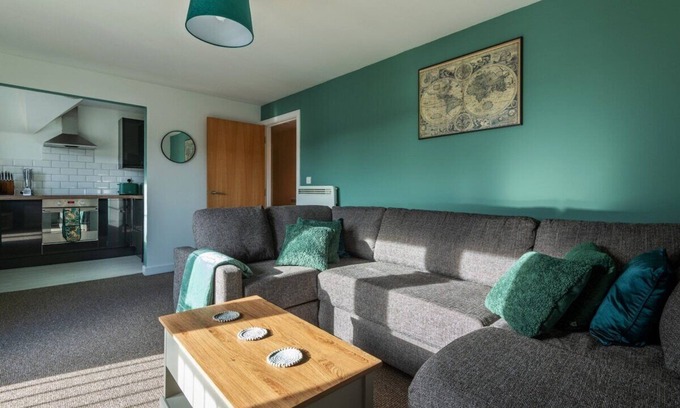 Swindon Apartment | Towpath Gardens Apartment