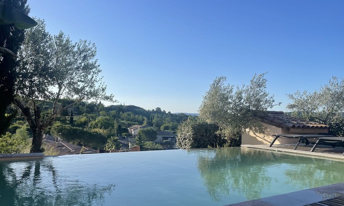 Vinezac House | Très Belle Villa Avec Piscine à Débordement