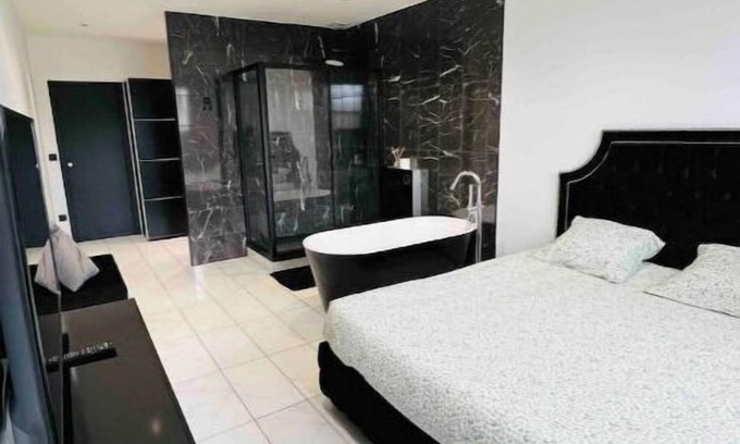 Livry-Gargan Apartment | Très Grand Appartement /Sauna /Charles de Gaulle