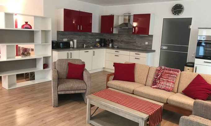 Leverkusen Apartment | Trade fair visitors Cologne /Düsseldorf: Basement apartment near the forest in good traffic conditions