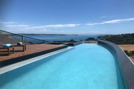 Oneroa Apartment | Tradewinds Luxury Apartment, views, pool and spa