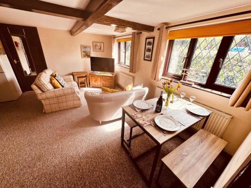 Repps with Bastwick House | Traditional 2 bed Cottage close to the River Thurne