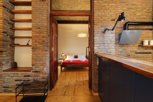 Sololaki Apartment | Traditional 2BR Sololaki Apt - By Wehost
