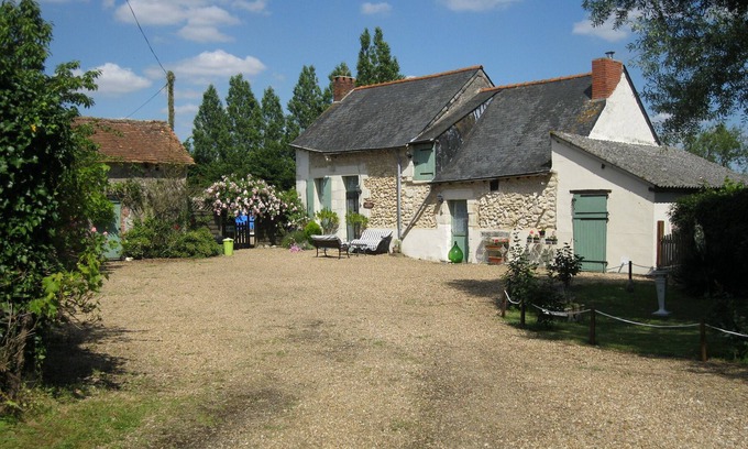 Noyant Cottage | Traditional 300 year old French Cottage private pool/ garden WIFI Pets Welcome
