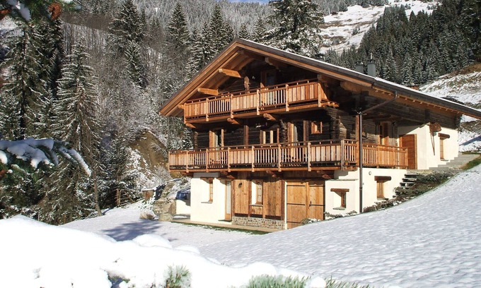 Hauteluce Ski Chalet | Traditional 4-star comfort chalet for 10 people with SPA